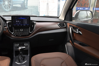 2017款森雅R7 1.6L 自动尊贵型