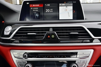 2018款宝马7系740Li 3.0T自动尊享型M运动套装xDrive黑焰版