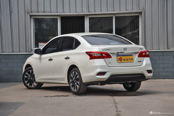 2016款轩逸1.8L自动XV智尊版 珠光白