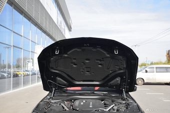 2018款宝马7系740Li 3.0T自动尊享型M运动套装xDrive黑焰版