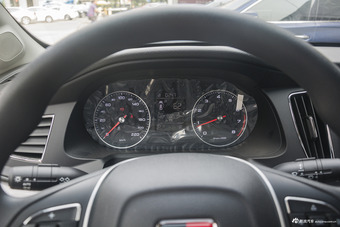 2018款荣威360 PLUS 1.5L自动豪华版 