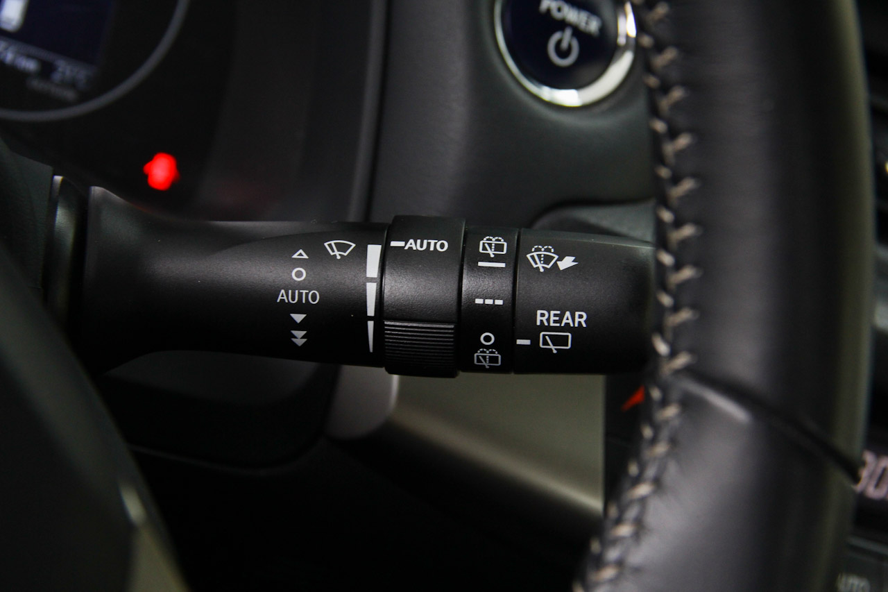 2014款雷克萨斯CT 1.8L自动200h舒适版双色