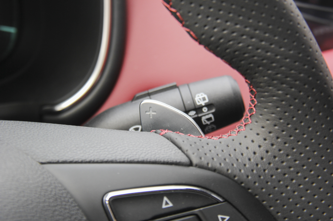 2018款名爵HS 2.0T自动四驱30T Trophy荷尔蒙超燃版