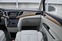 2017款GL8 2.0T自动 28T舒适型 白色