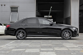 2017款奔驰E级2.0T自动 300运动型