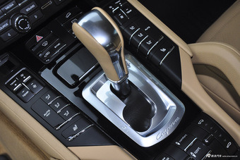 2015款 卡宴Cayenne S E-Hybrid 3.0T自动 棕色