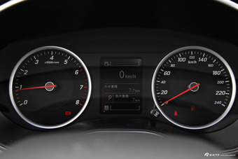 2017款宝骏560 1.5T DCT尊享型