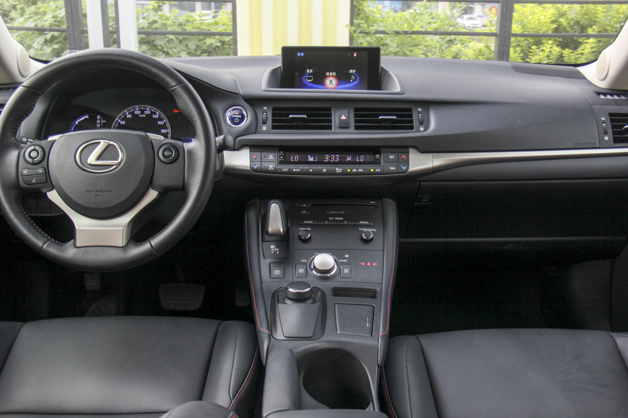 2017款雷克萨斯CT200h 舒适版双色