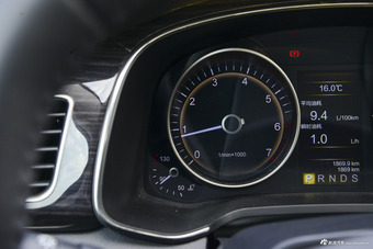 2017款红旗H7 2.0T自动豪华型