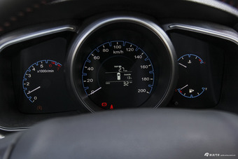 2016款长安CX70 1.6L手动运动型