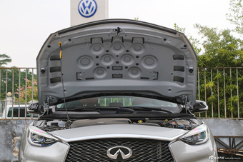 2017款英菲尼迪QX30 2.0T自动四驱运动版