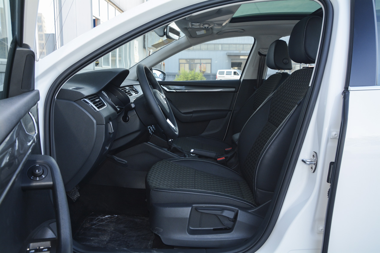 2018款明锐旅行版1.4T TSI280 DSG旗舰版