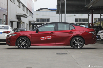 2018款凯美瑞2.5S自动锋尚版