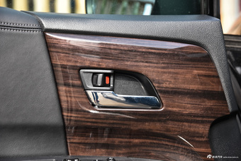 2016款艾力绅2.4L自动至尊版