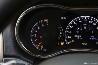 2017款大切诺基3.6L自动精英导航版