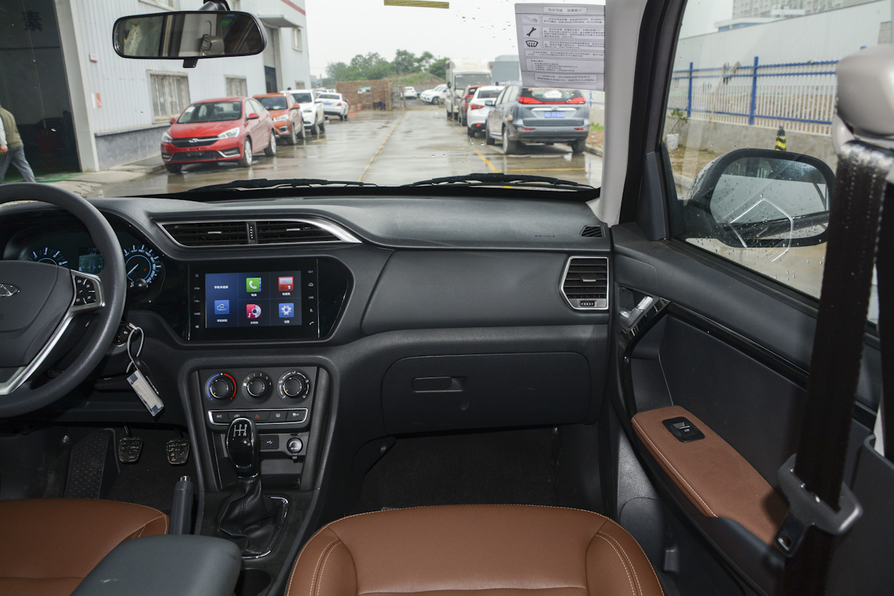 2018款瑞虎3 1.6L手动百万全球版