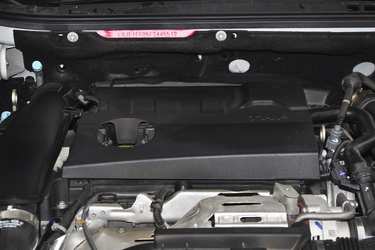 2016款东风A9 1.8T自动尊贵型 珠光白