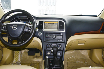 2015款海马M8 1.8T自动舒适型