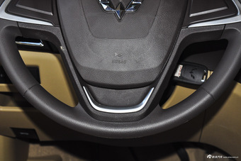 2015款五菱宏光S1 1.5L手动舒适型 白