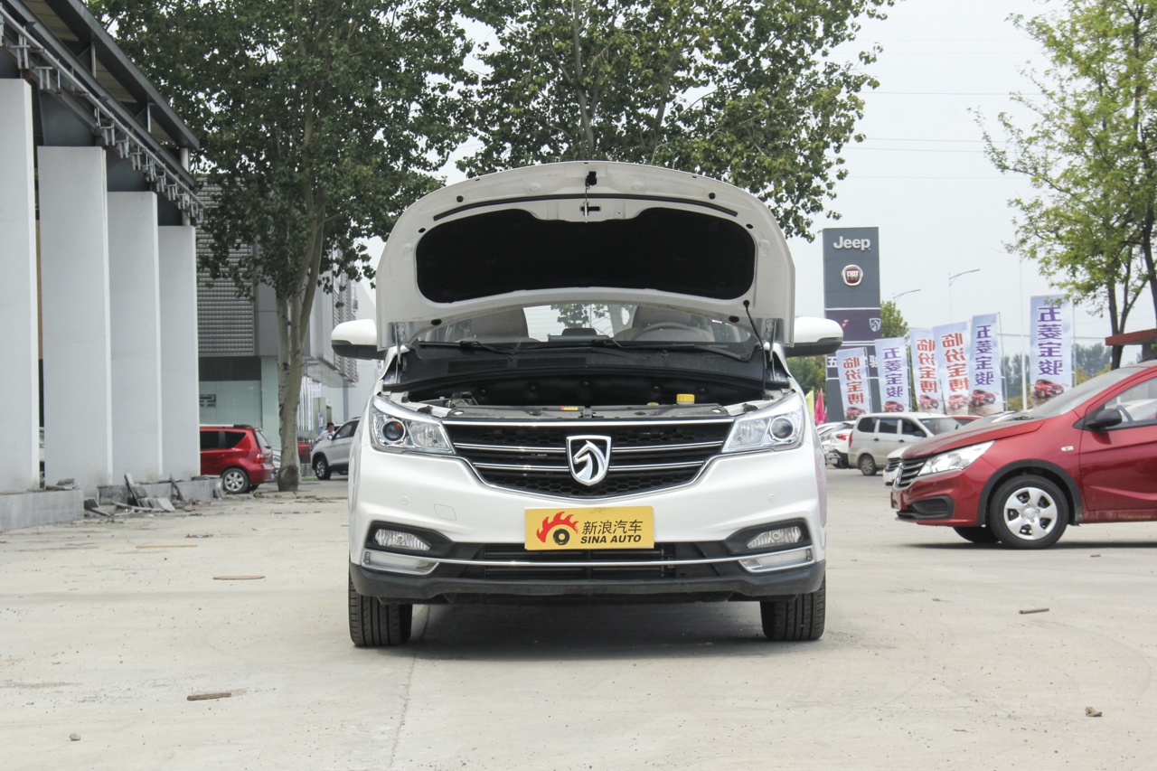 2017款宝骏730 1.5T手动风尚型7座