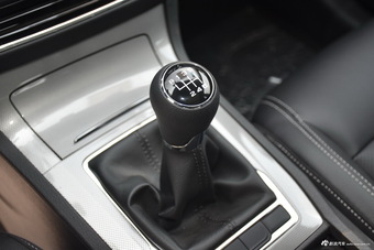 2016款荣威RX5 20T手动两驱旗舰版