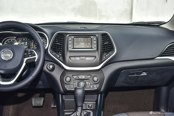 2016款自由光2.4L自动领先版 星光银