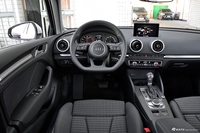 2018款奥迪A3 30周年型2.0T自动Limousine 40 TFSI运动型