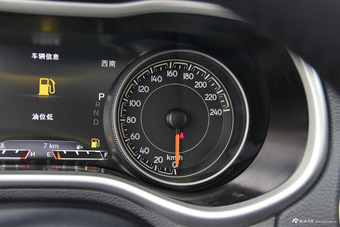 2016款自由光2.4L自动专业版+智能包