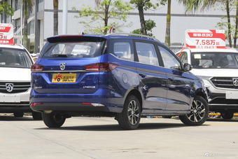 2018款宝骏360 1.5L自动豪华型