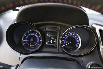 2016款长安CS15 1.5L自动豪华版