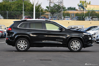 2017款自由光2.4L自动优越版