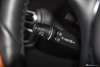 2016款奔驰GLC300 2.0T自动4MATIC动感型 宝石蓝