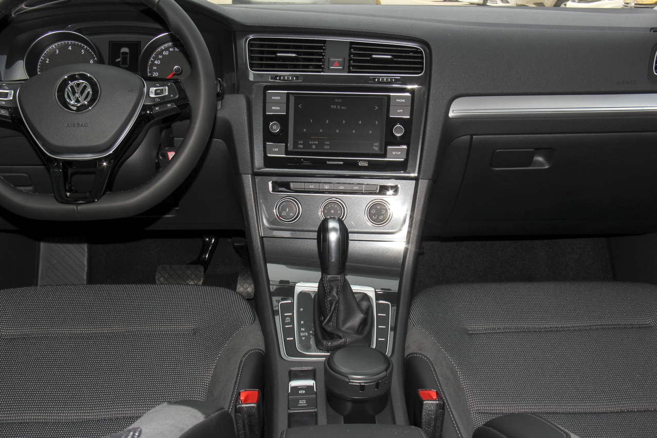 2018款高尔夫1.4T自动舒适型230TSI