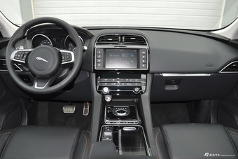 2018款捷豹F-PACE 2.0T自动四驱都市尊享版