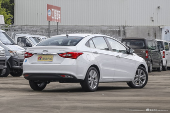 2016款艾瑞泽5 1.5L自动领锐版 俊逸白