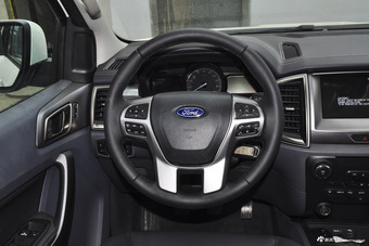 2016款撼路者2.2T手动四驱豪华版柴油