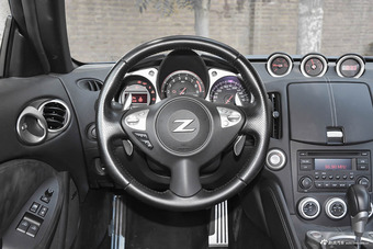 [实拍]极具侵略性 十足的战神之子 日产370Z