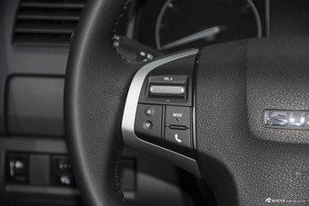 2015款五十铃D-MAX 2.5T自动四驱超豪华款