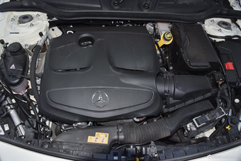 2017款奔驰A级 A200 1.6T自动动感型
