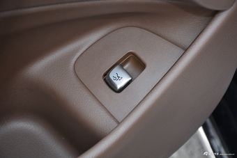 2018款奔驰E级改款3.0T自动 320 L 4MATIC