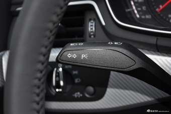 2017款奥迪A4L Plus 2.0T自动40TFSI时尚型