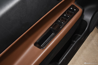 2016款传祺GS5 Super 1.8T自动两驱周年纪念版