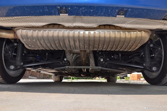 2017款宝马1系118i自动设计套装型