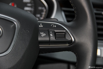 2016款奥迪A8L 3.0T自动45TFSI quattro舒适型