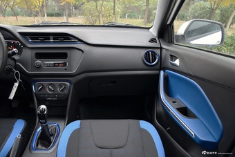 2017款瑞虎3X 1.5L手动版I 白色