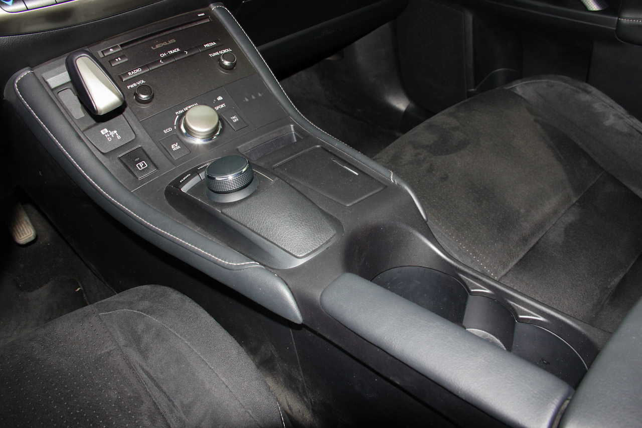 2014款雷克萨斯CT 1.8L自动200h舒适版双色