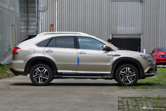 2015款比亚迪唐2.0T自动四驱旗舰型