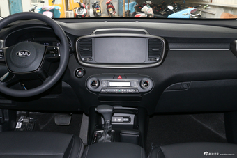 2018款索兰托L 2.0T自动四驱柴油都市版7座