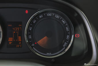 2015款赛欧3 1.5L手动理想版（天窗）