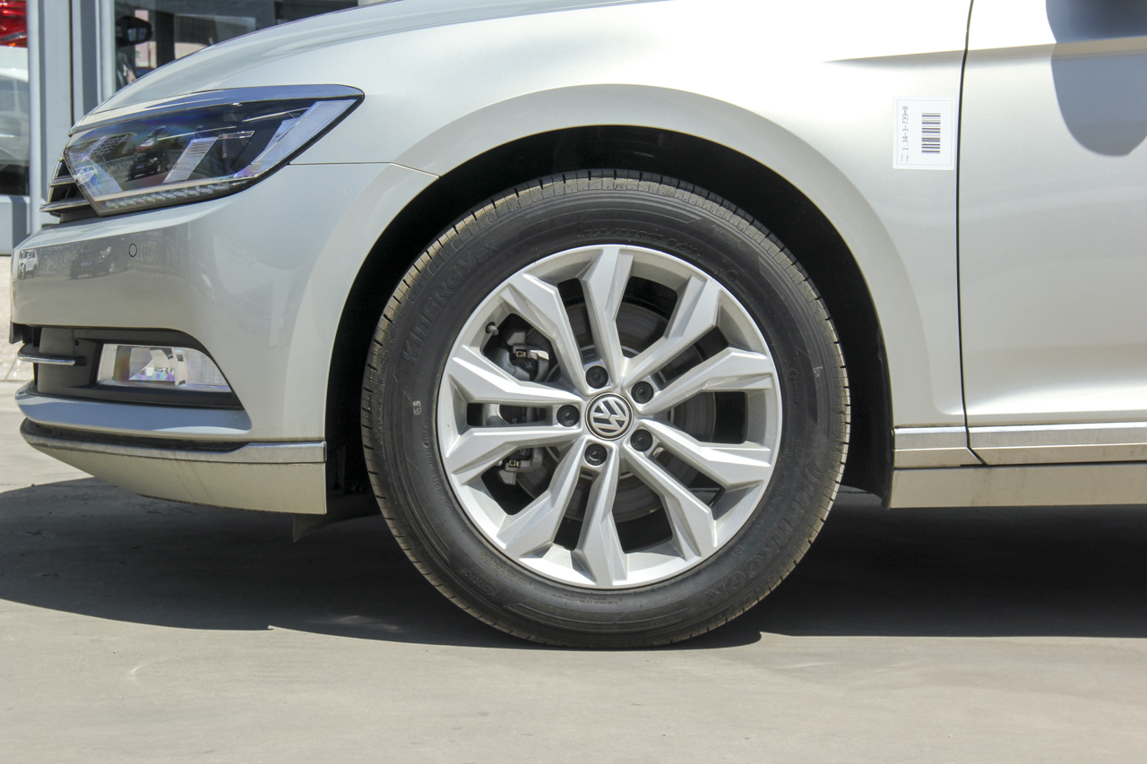 2018款迈腾改款1.8T自动330TSI DSG豪华型